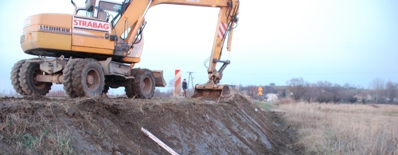 Nadzór archeologiczny przy rozbudowie drogi wojewódzkiej 880 Jarosław - Pruchnik Nadzór archeologiczny przy rozbudowie drogi wojewódzkiej 880 Jarosław - Pruchnik